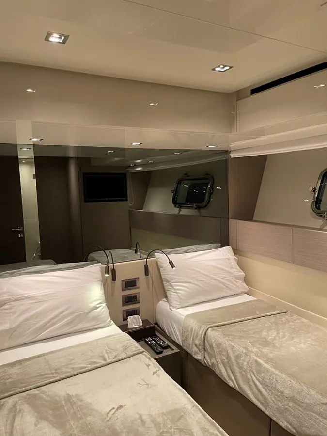 SanLorenzo SX88 twin guest cabin, broker photo