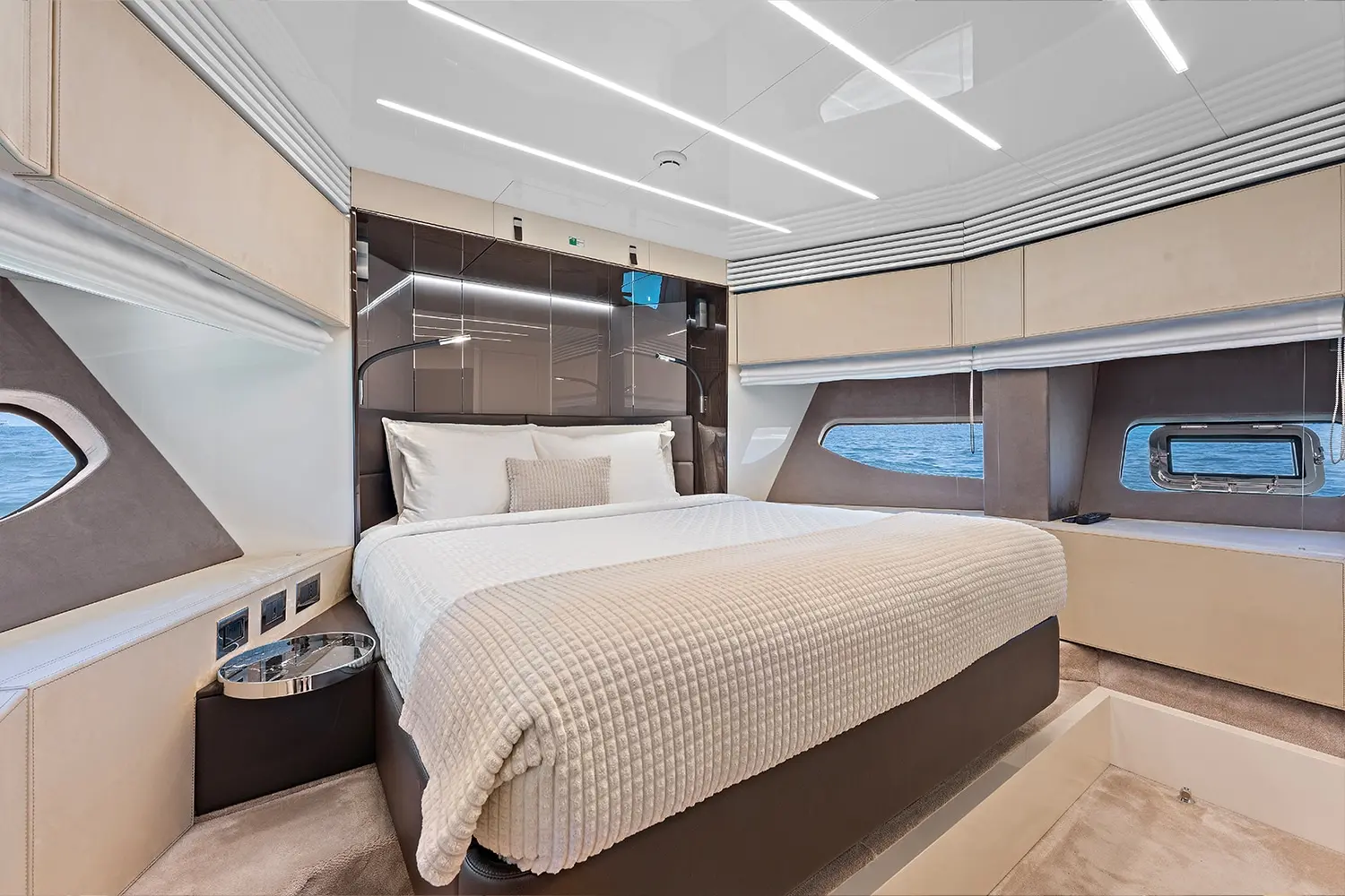 Cranchi Settantotto 78 VIP double cabin with twin hull windows