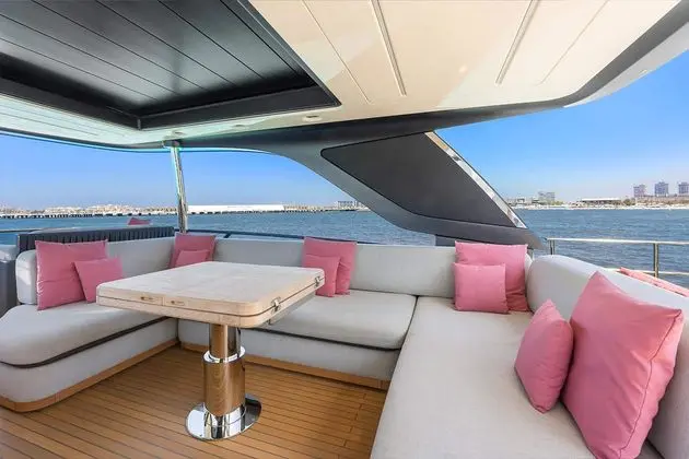 Cranchi Settantotto 78 flybridge dining area with wraparound seating