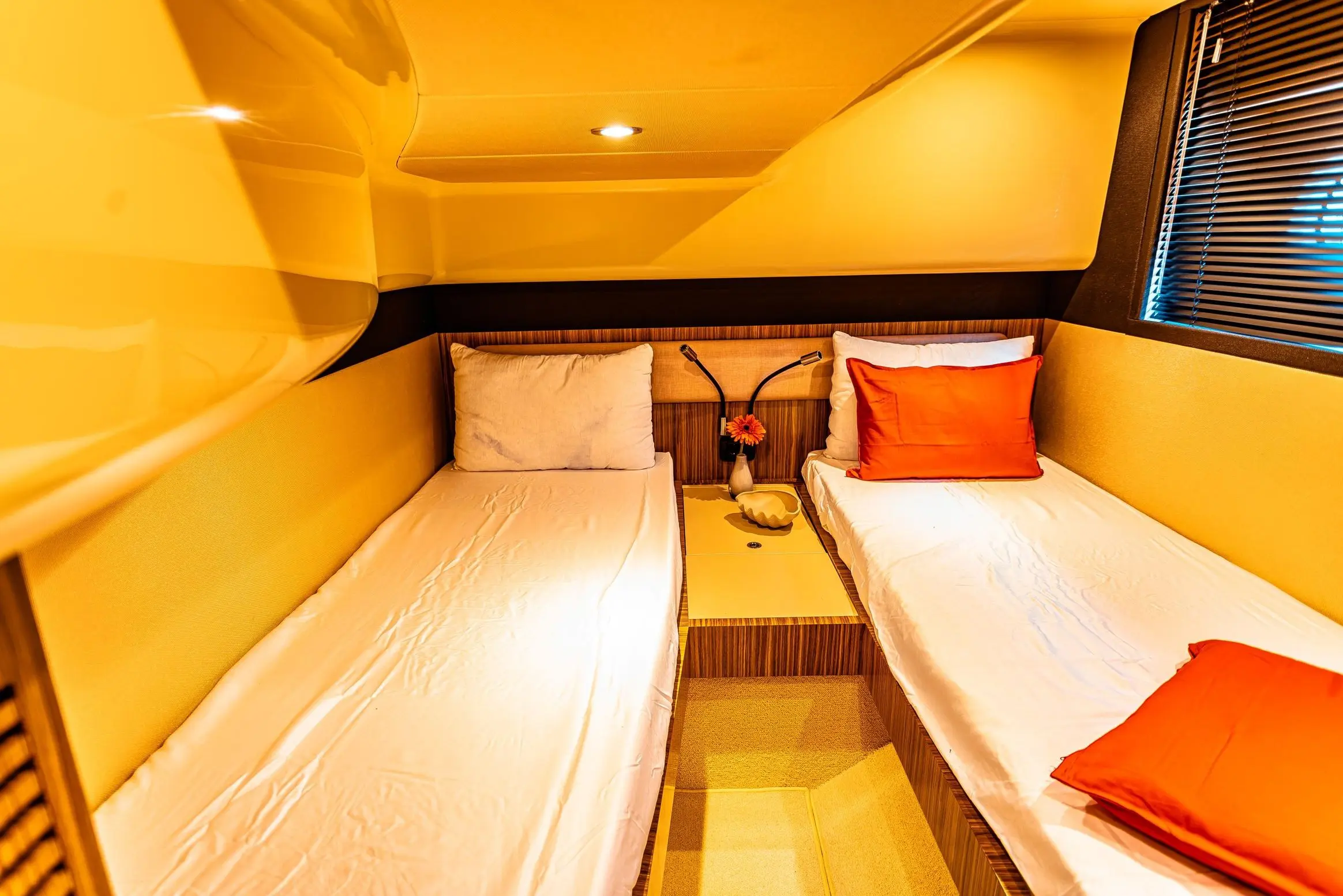 Azimut 50 Migueria yacht twin guest cabin interior