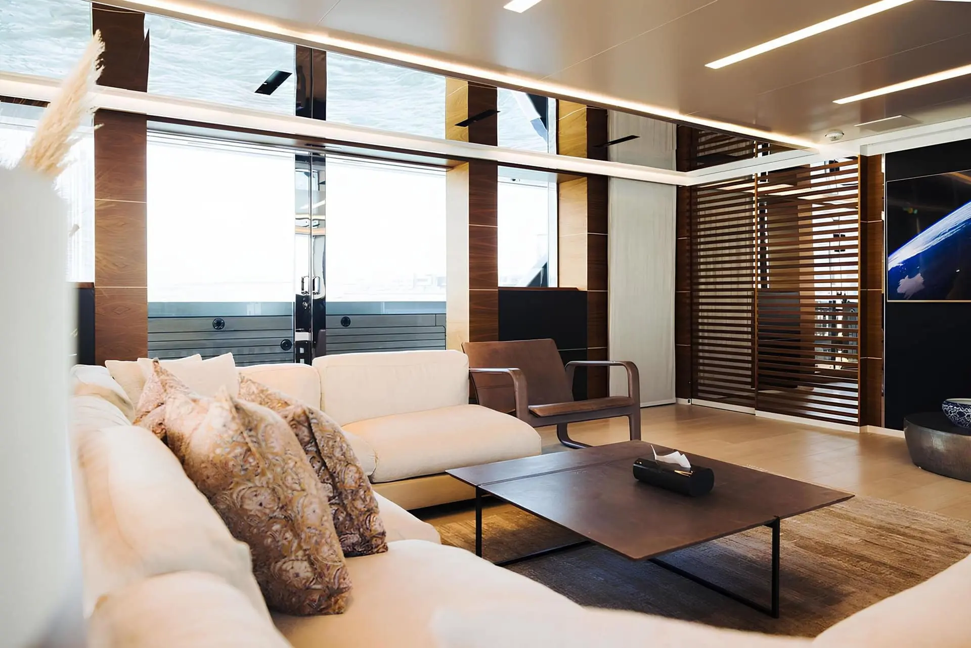 Sanlorenzo 40 Alloy saloon lounge in warm walnut veneers