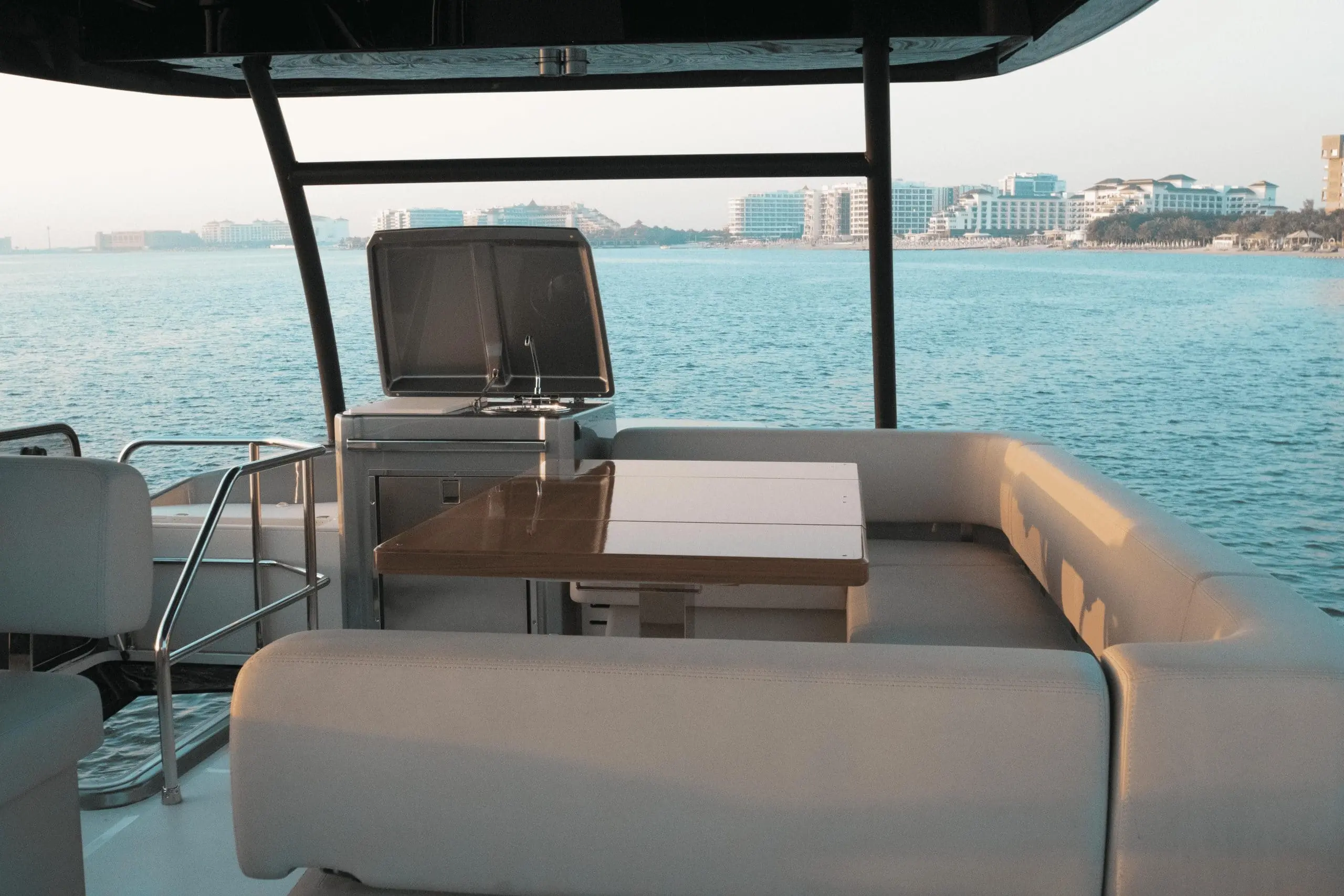 Cranchi 52 Evoluzione flybridge wet bar and dinette seating