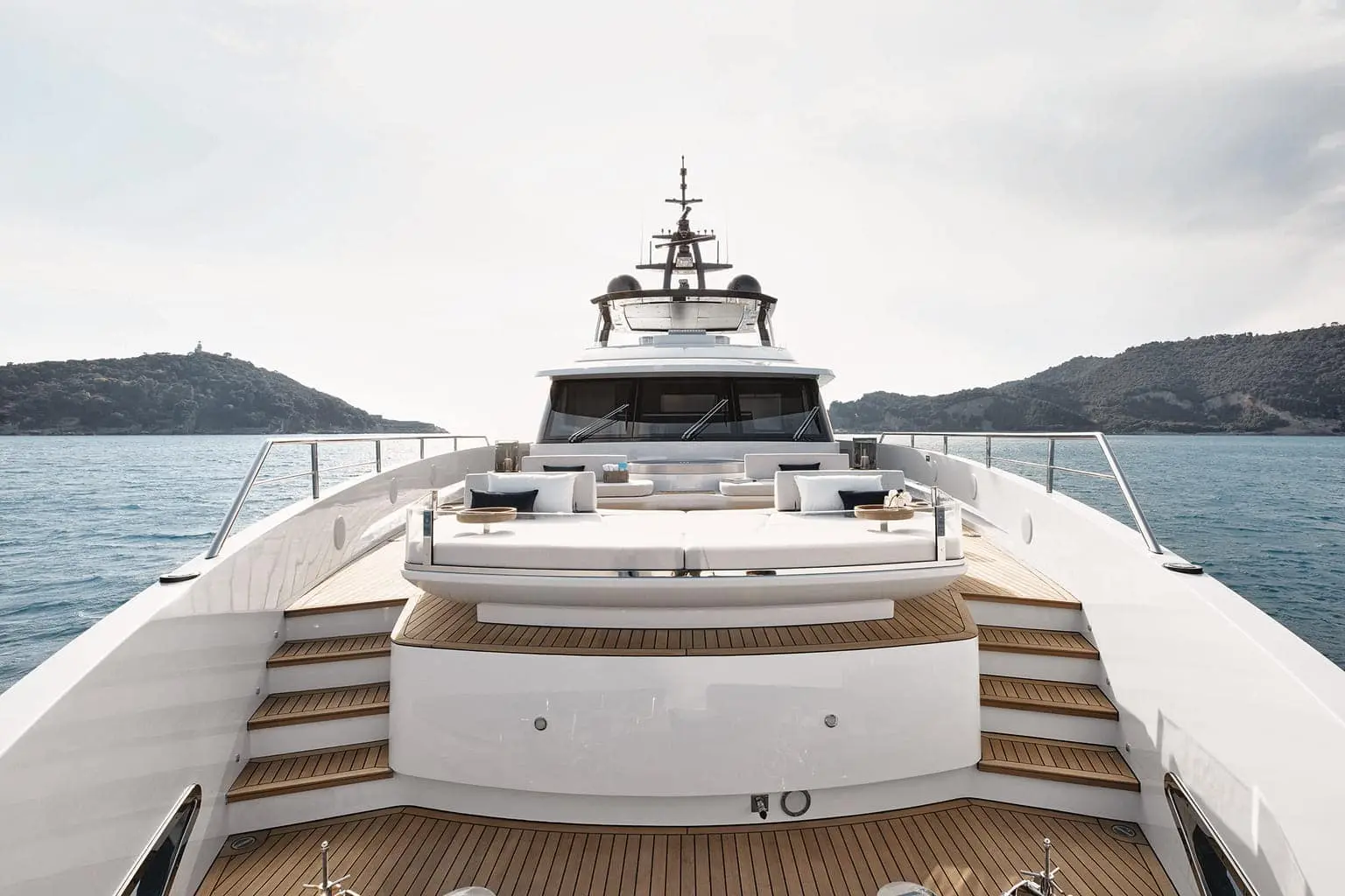 Grande Trideck bow terrace lounge, Azimut shipyard photo