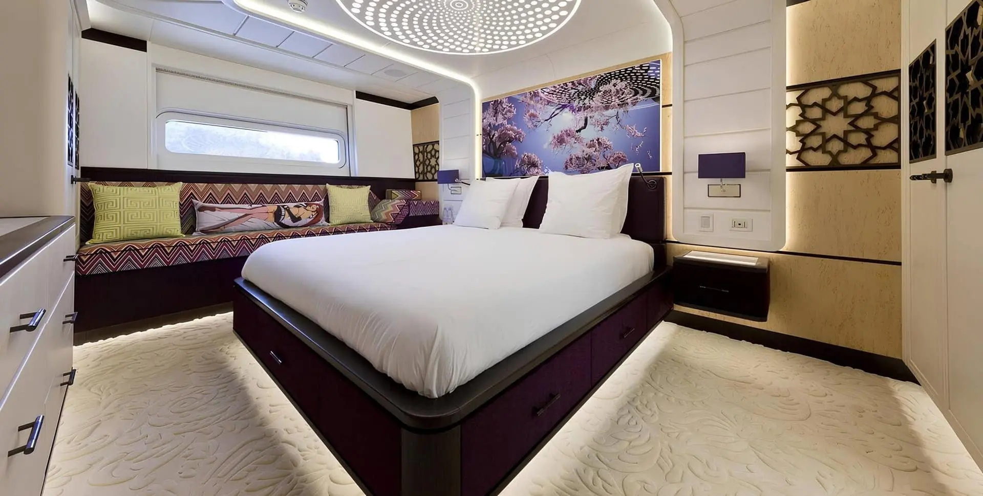 SuperSport 48 guest cabin with double berth in purple tones