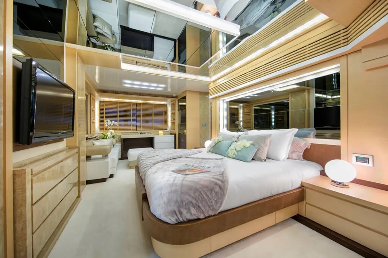 Baia 100 guest double cabin with television and vanity desk
