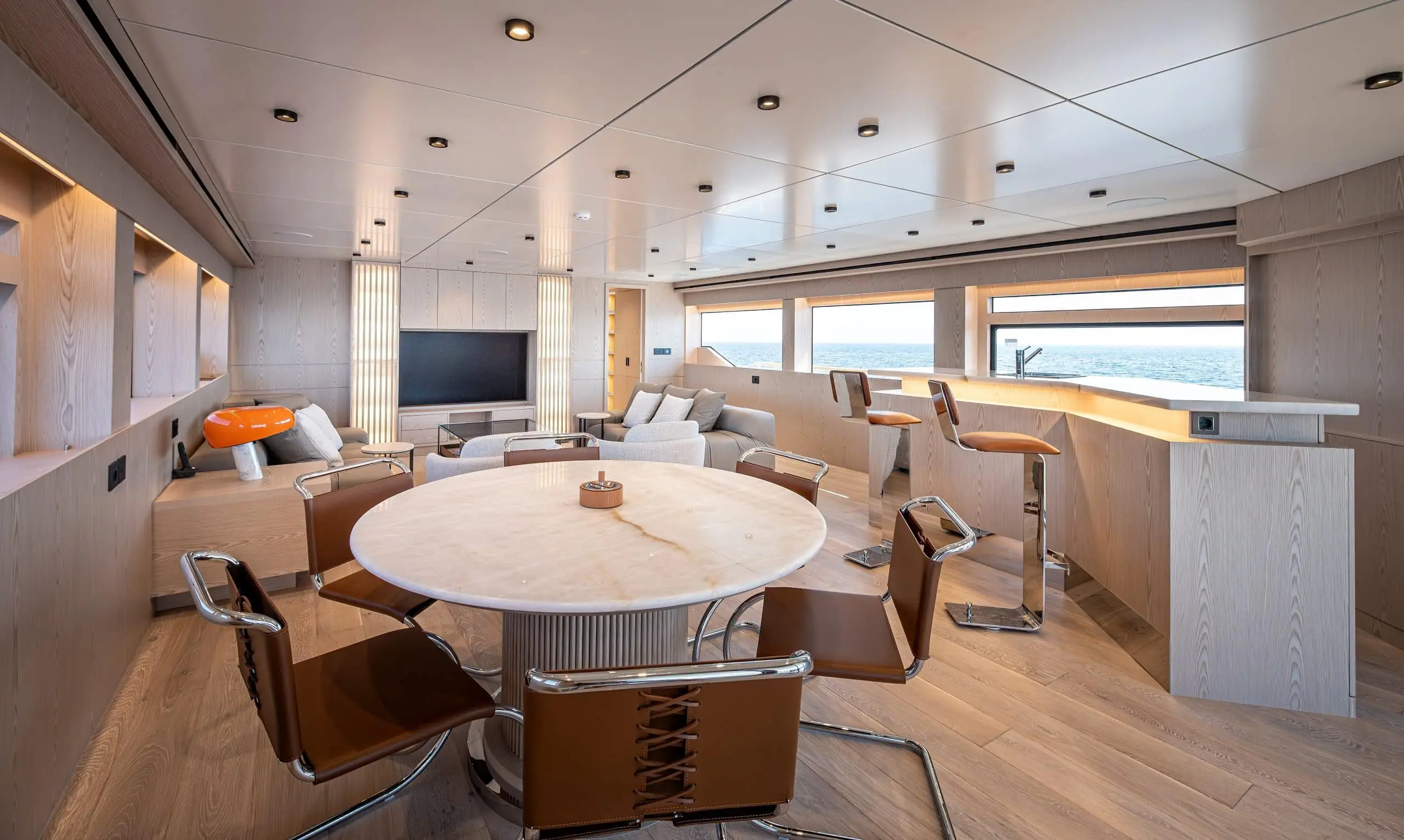 Numarine 40MXP upper saloon with round dining table and bar