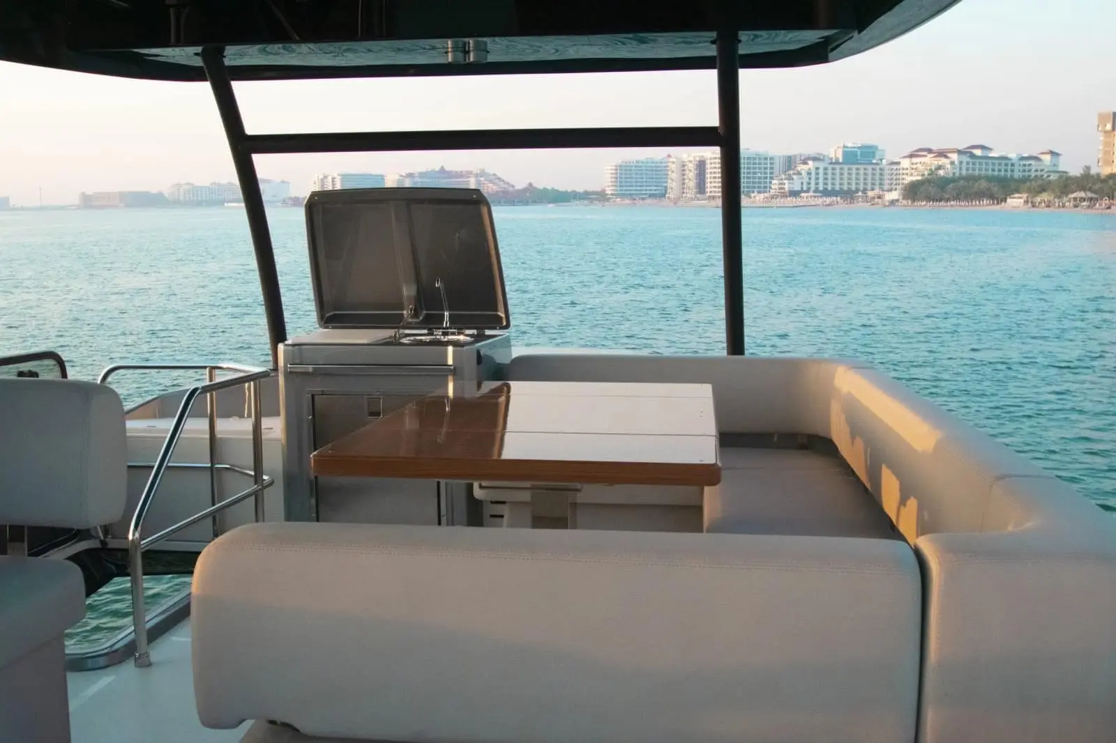 Cranchi 52 Evoluzione flybridge barbecue grill with sea view