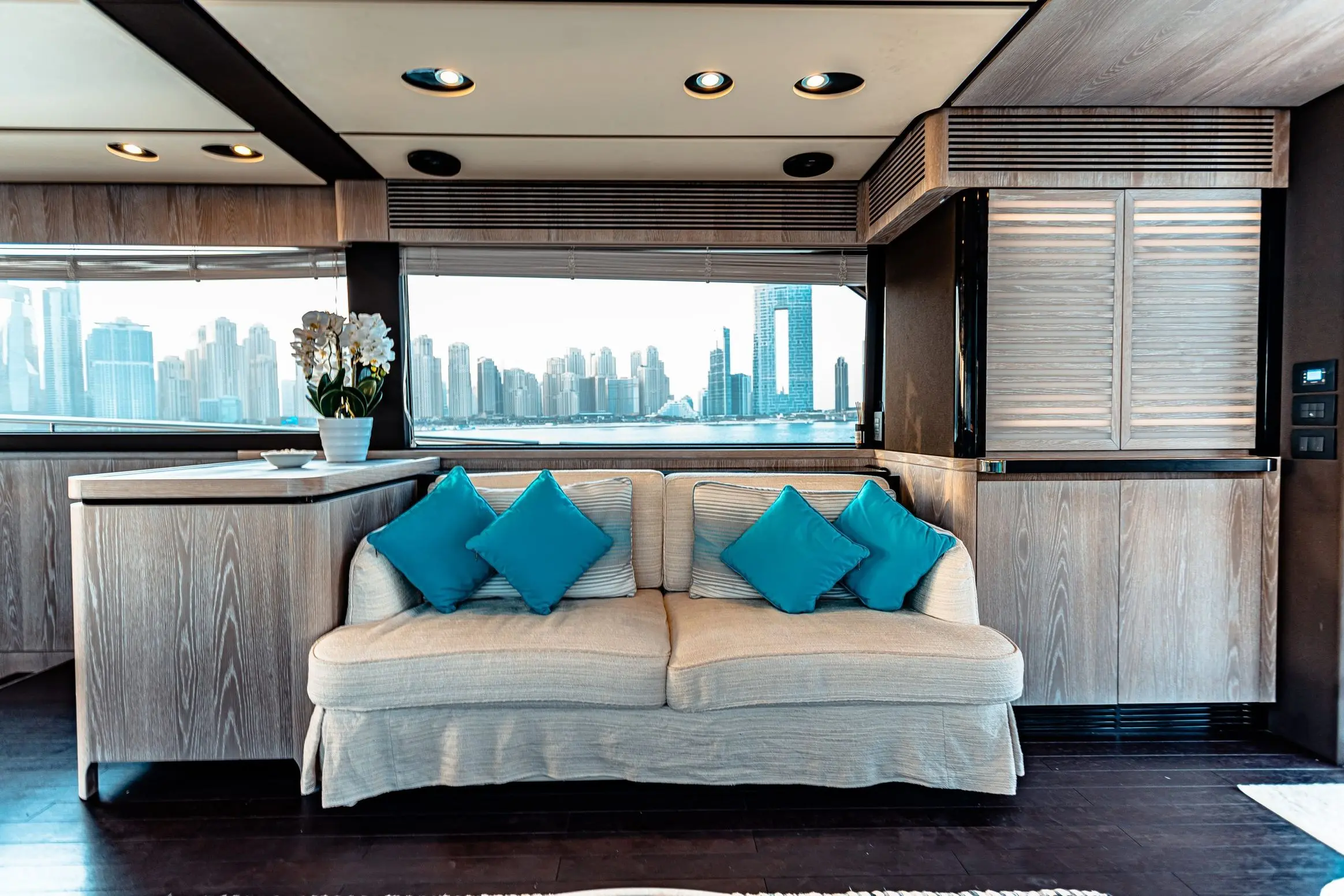 Azimut 70 Migueria yacht master bedroom cabin interior
