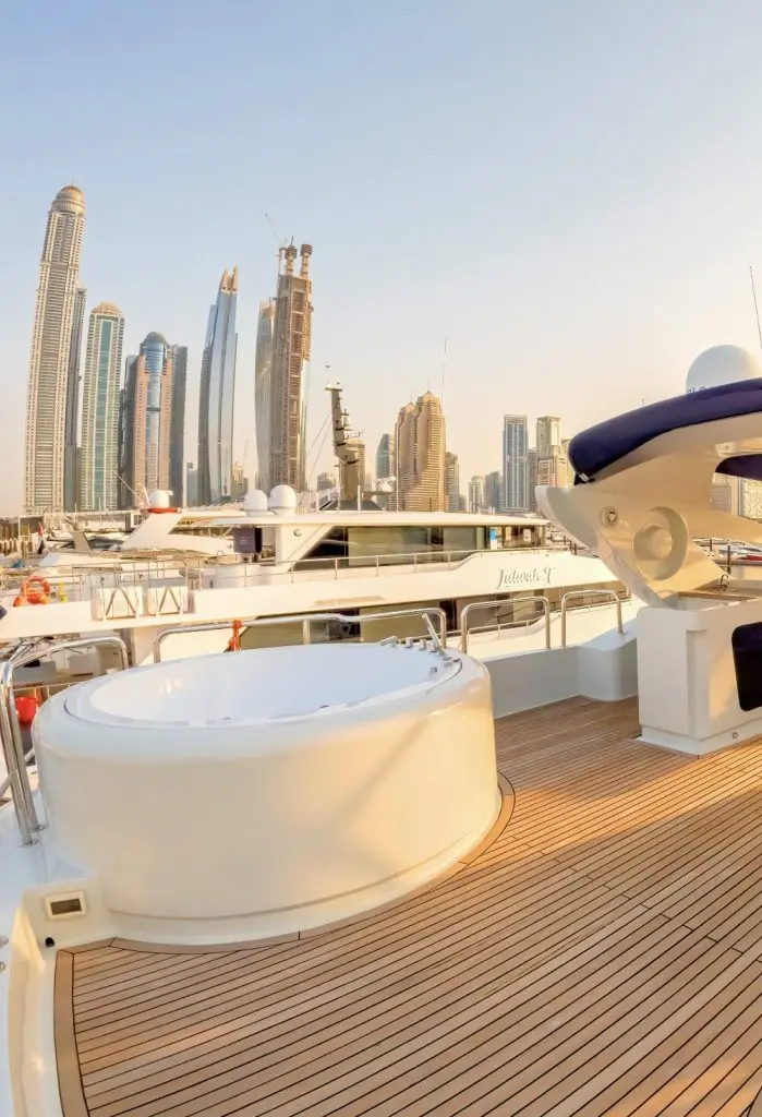 jacuzzi on event yacht in dubai
