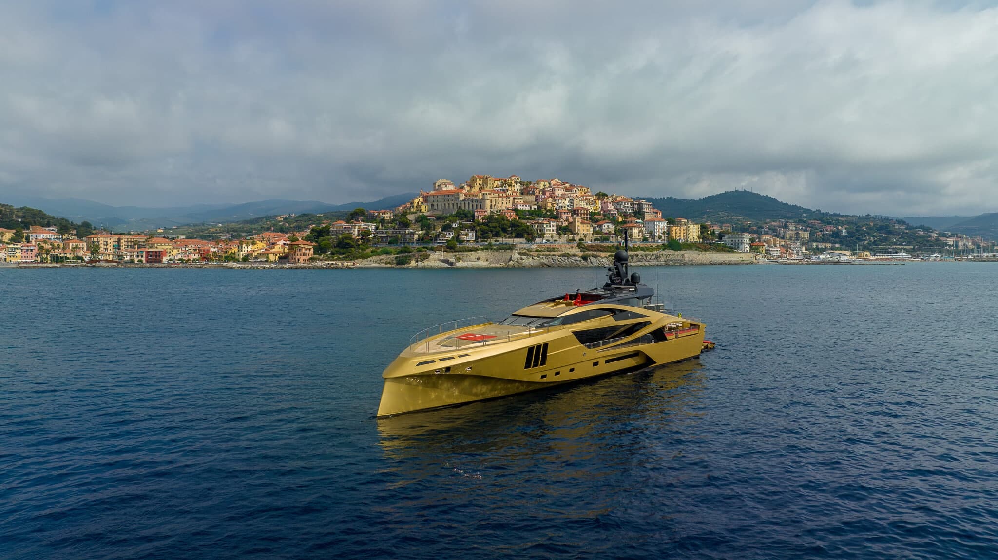 SuperSport 48 by Palmer Johnson, gold profile at anchor offshore