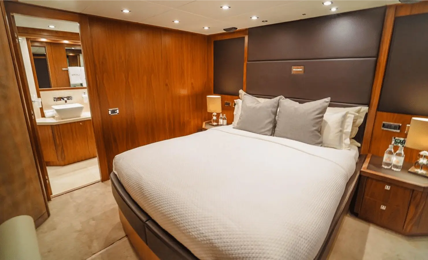 Sunseeker 40M lower deck VIP double cabin in warm walnut