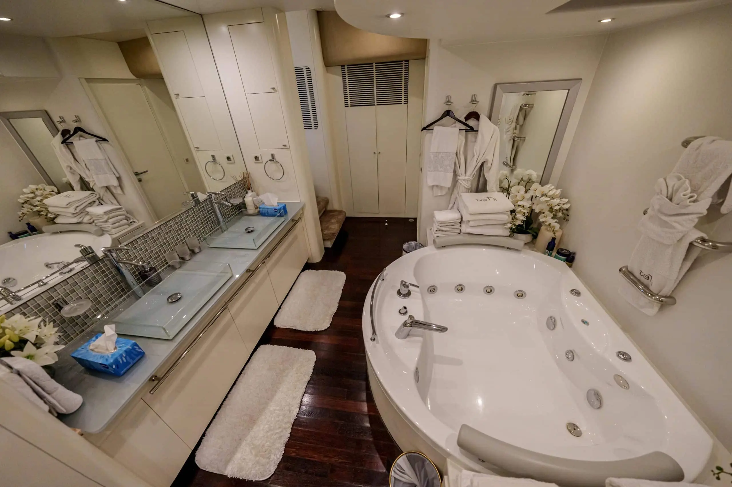 Ensuite luxury yacht bathroom with bathtub on Tatti 110