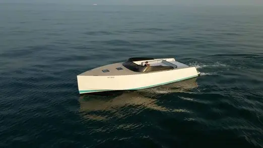 Von Dutch 40 sport yacht cruising in Dubai