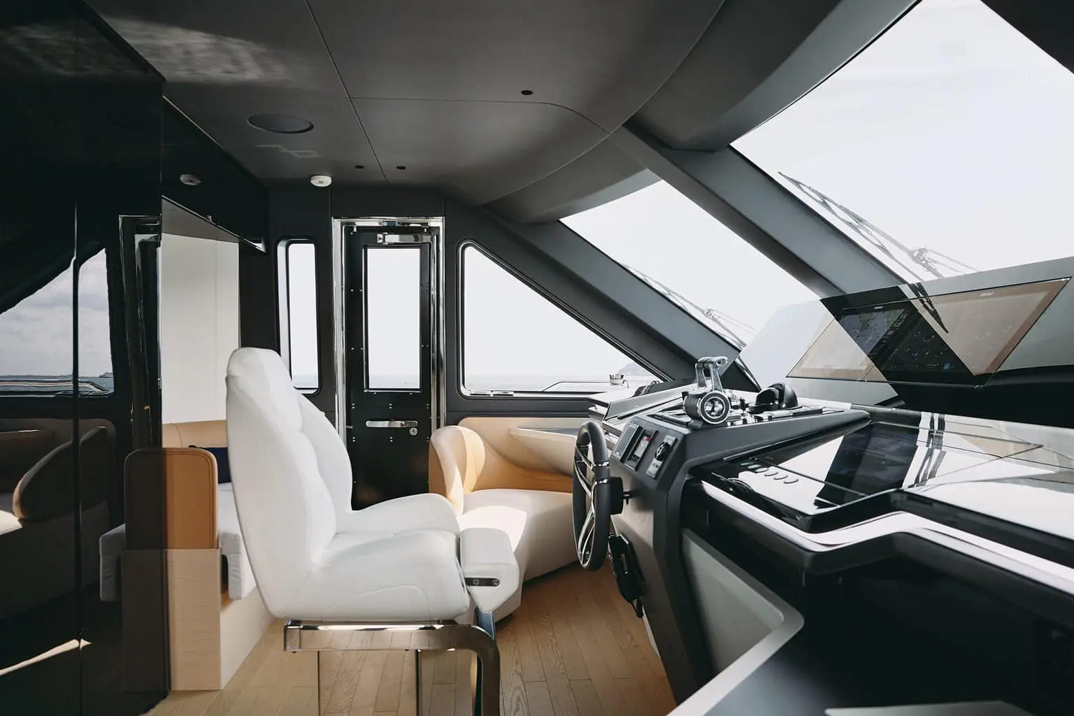 Grande Trideck raised pilothouse helm, Azimut shipyard photo