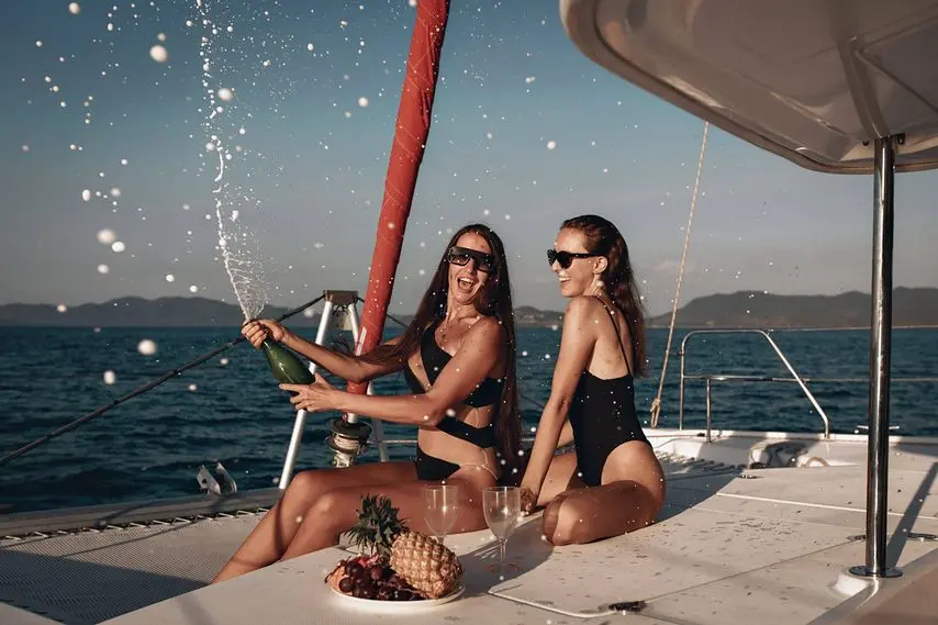 Is Alcohol Allowed on a Yacht in Dubai? A Simple Guide