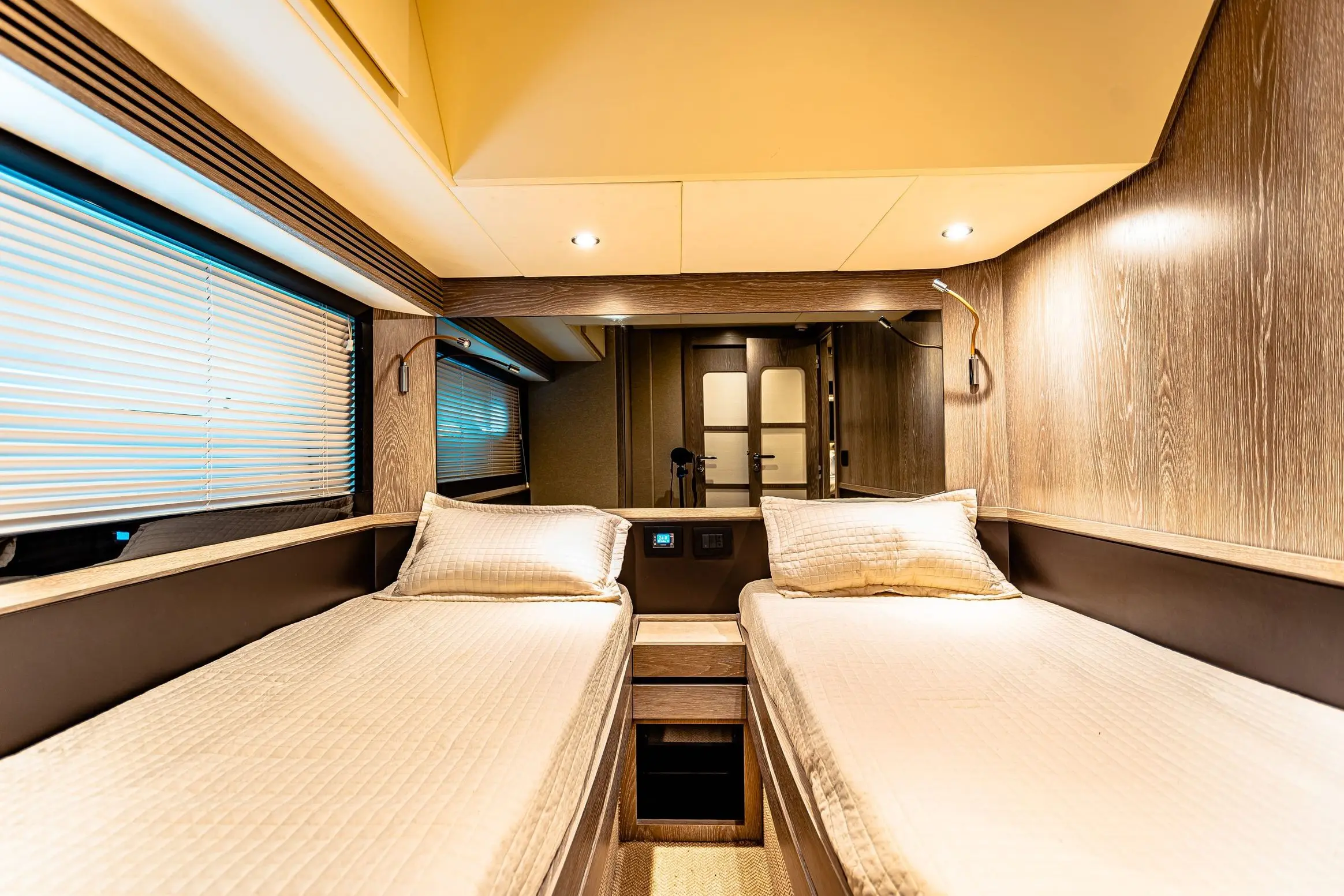 Azimut 55 twin bed room area