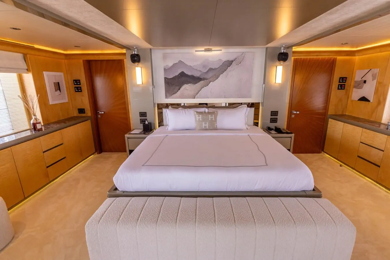 Majesty 155 owner's cabin, broker photo