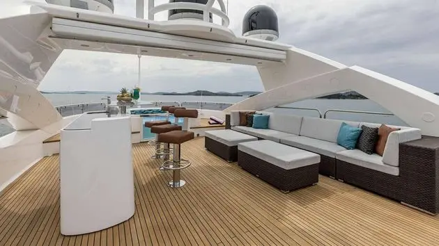 Sunseeker 37M sundeck bar and lounge seating under the mast arch