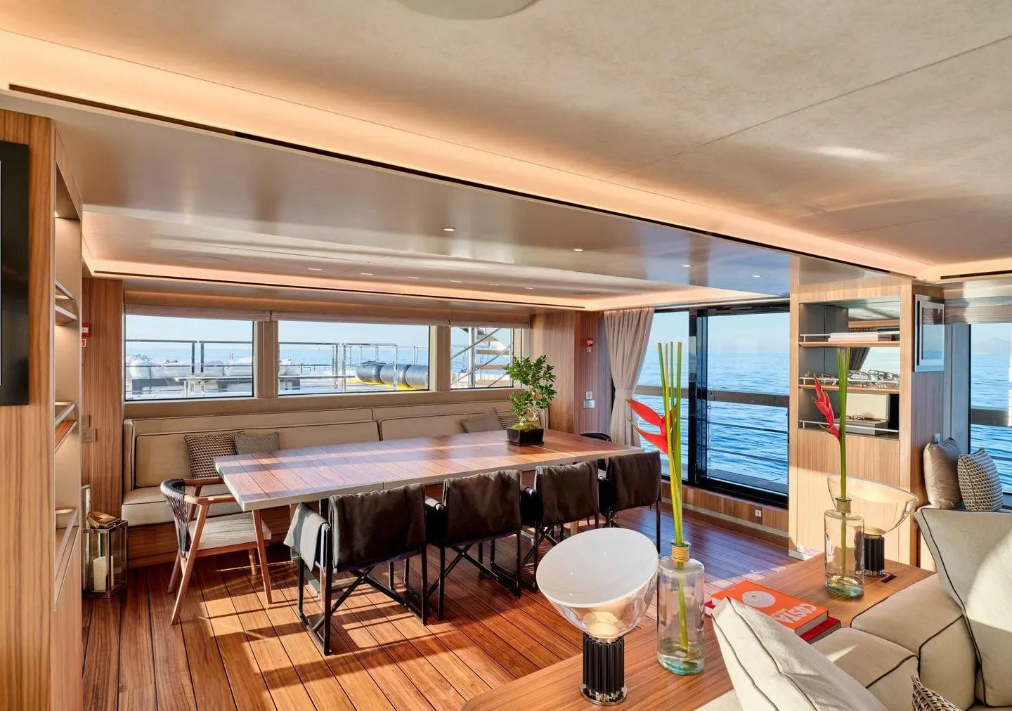 Sanlorenzo 500EXP formal dining area with sea view, broker photo