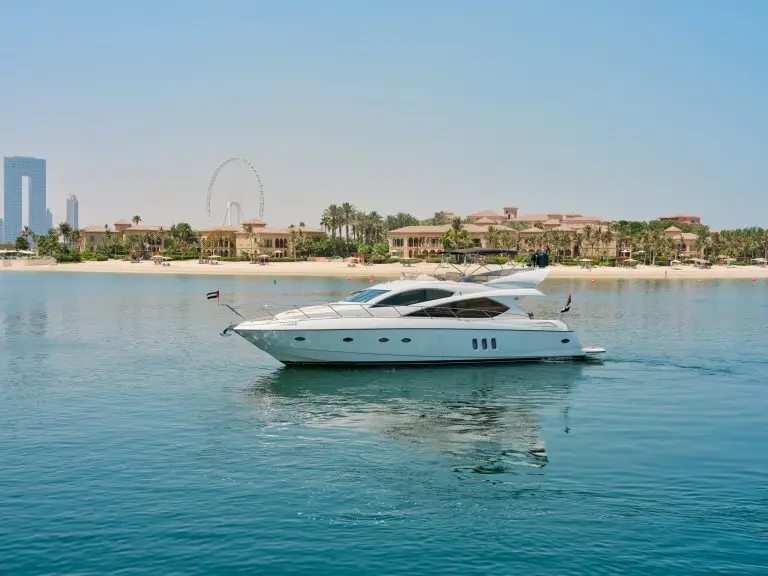 Top 5 Most Beautiful Dubai Beaches to Visit When Renting a Yacht