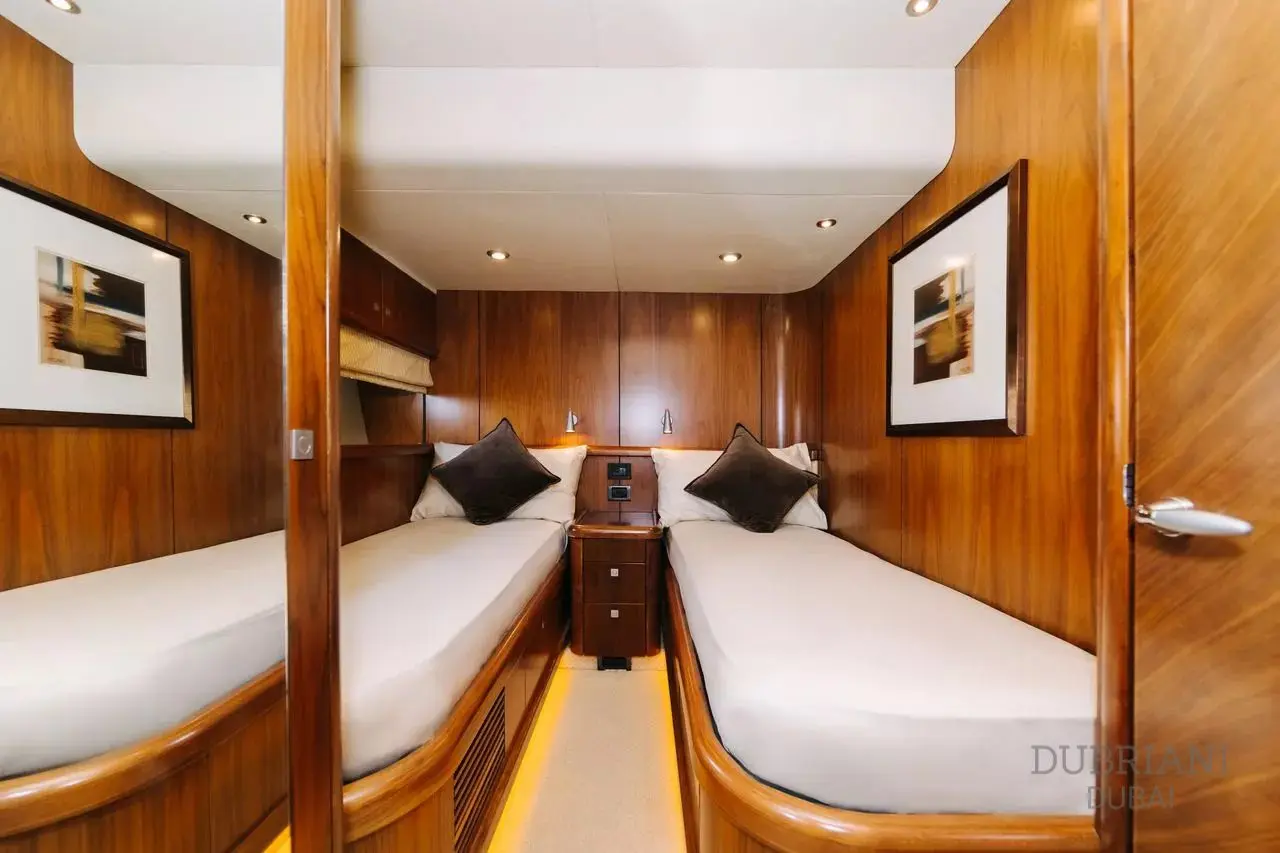 Sunseeker 88 yacht twin guest cabin with single beds
