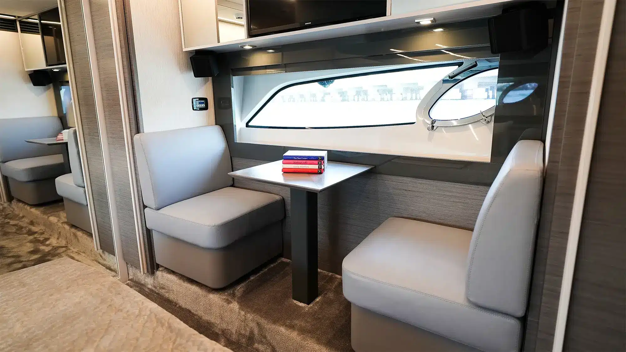 Lower-deck dinette with hull window, Pershing 5X