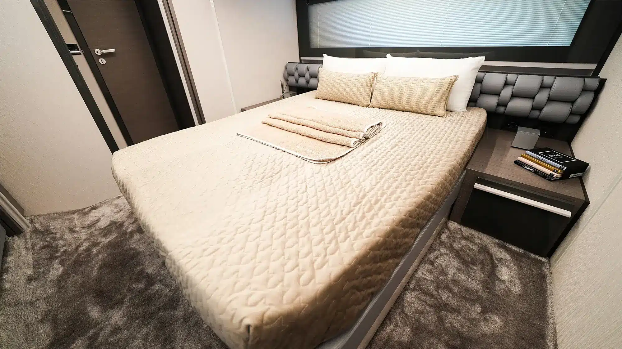 Master cabin with double bed aboard the Pershing 5X