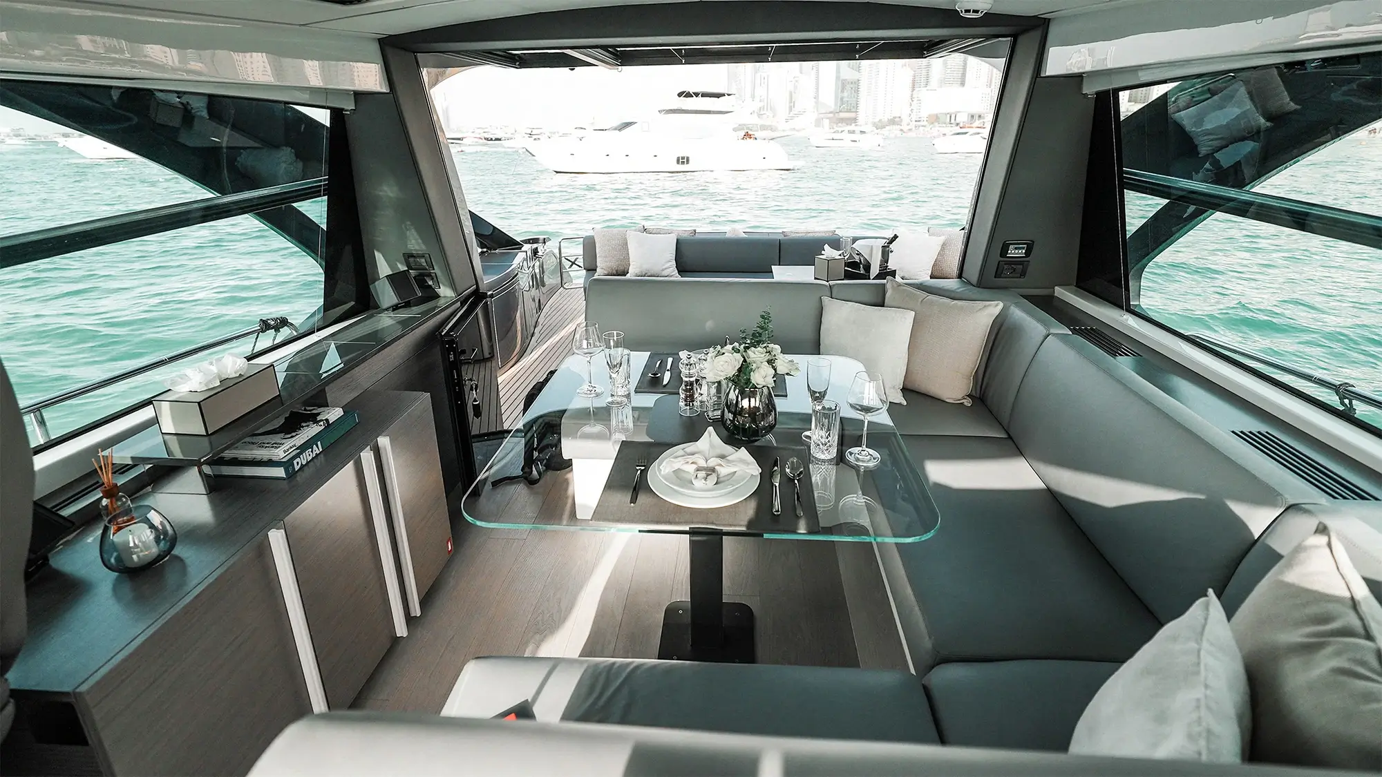 Main saloon lounge with panoramic windows, Pershing 5X