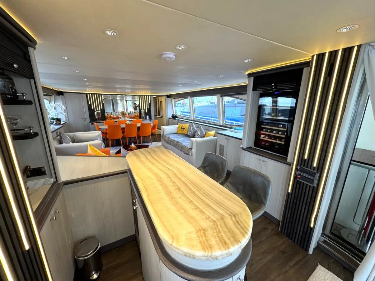 Azimut 100 Jumbo main saloon bar with curved wooden counter