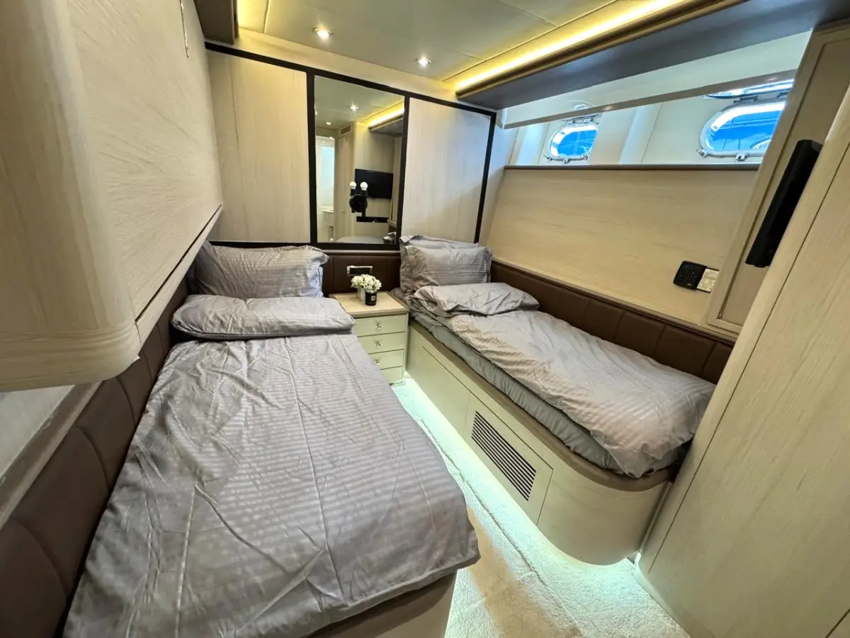 Azimut 100 Jumbo twin guest cabin with grey bedding sets