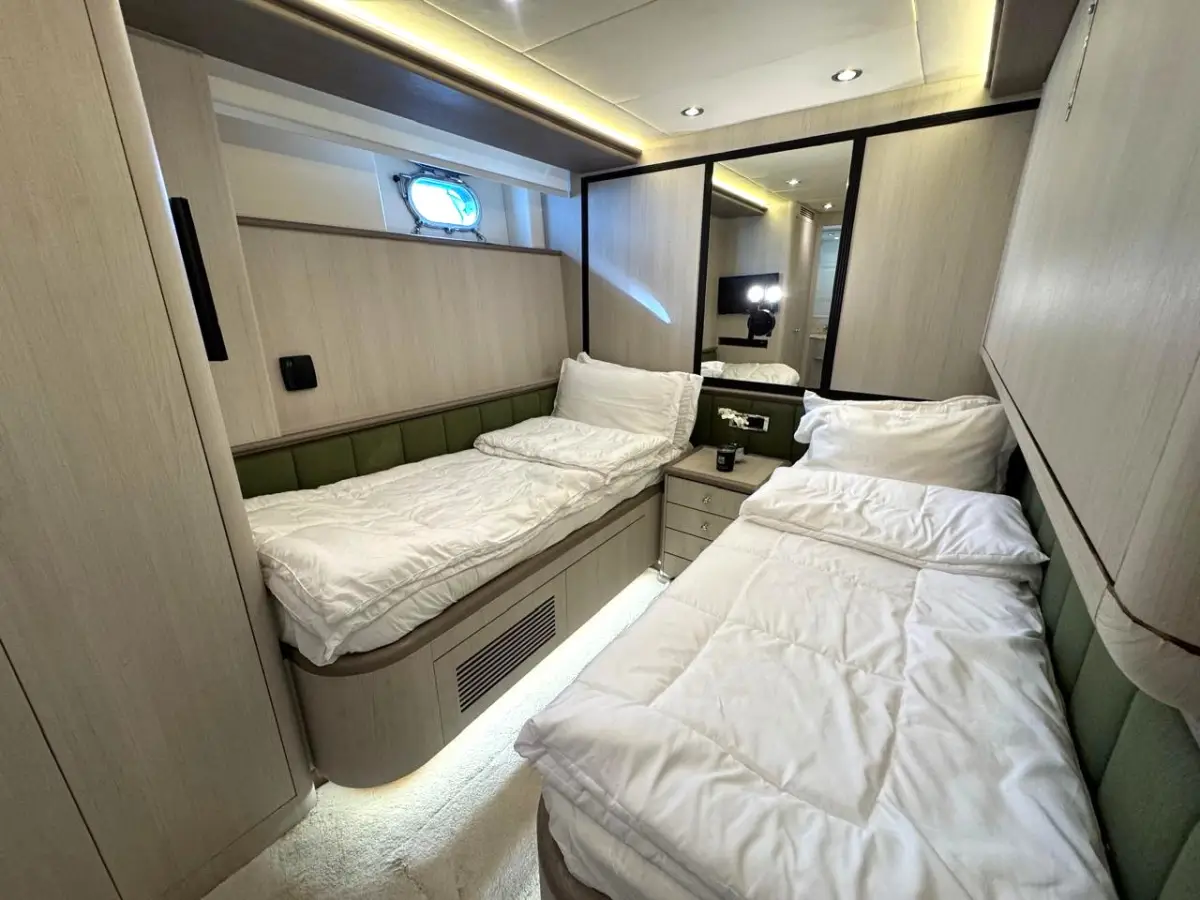 Azimut 100 Jumbo twin guest cabin with white bedding sets