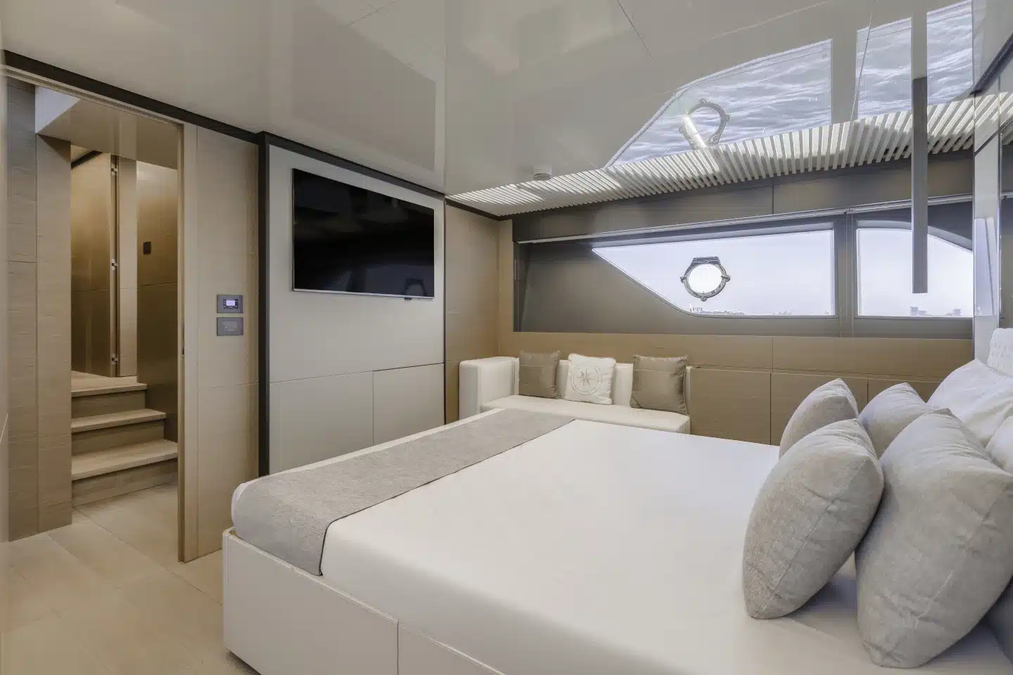 Ferretti 780 guest cabin with double berth and wall-mounted television