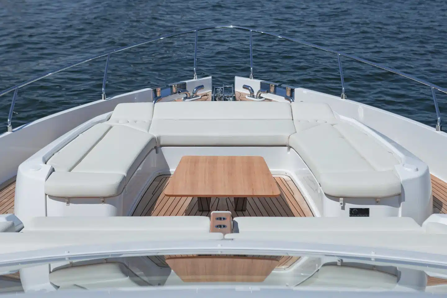 Ferretti 860 foredeck sun pad and bow seating with folding table