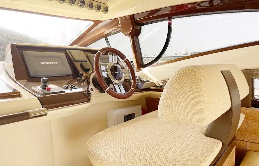 Mia 48 Azimut yacht exterior cruising Dubai
