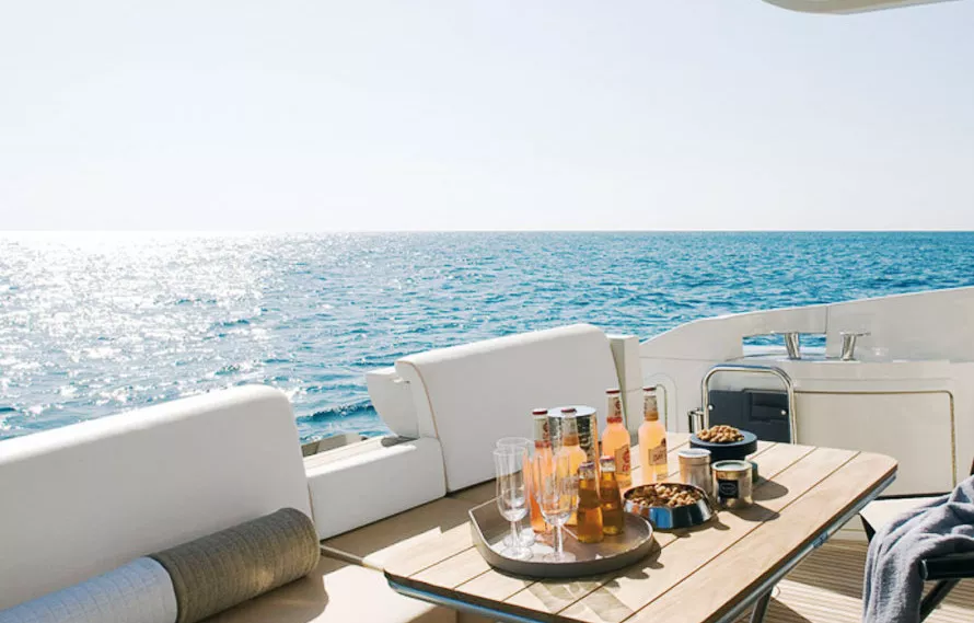 Mia 48 Azimut yacht flybridge