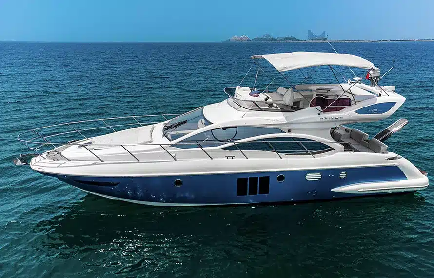 Mia 48 Azimut yacht helm station