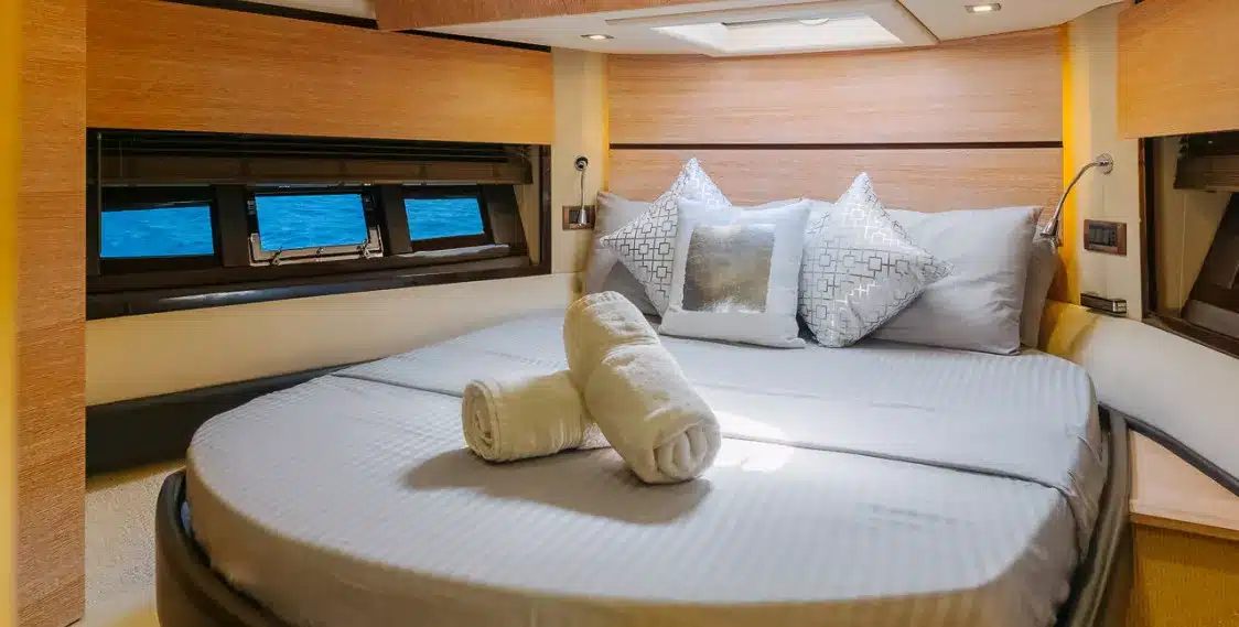 Mia 48 Azimut yacht cabin ensuite