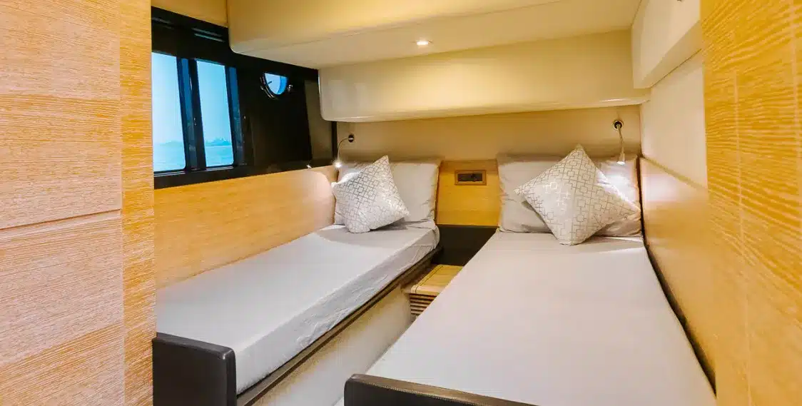 Mia 48 Azimut yacht flybridge seating
