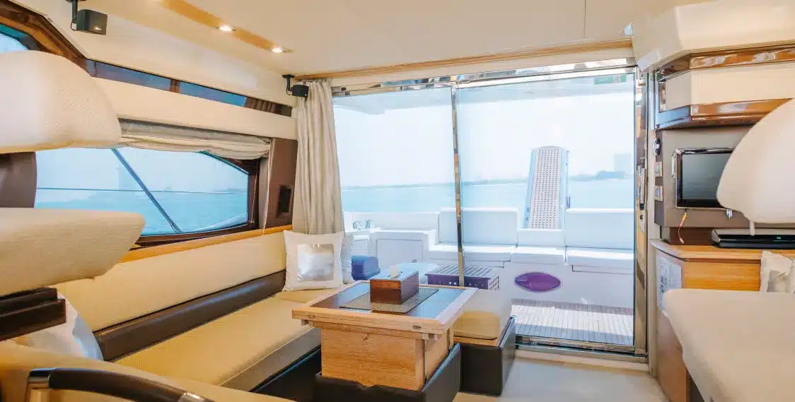 Mia 48 Azimut yacht swimming platform