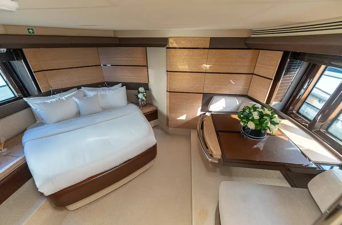 Eva 60 Azimut yacht VIP cabin