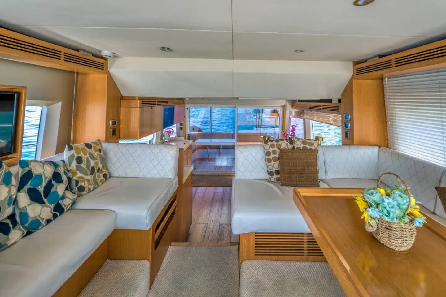 Anna 50 yacht salon lounge interior