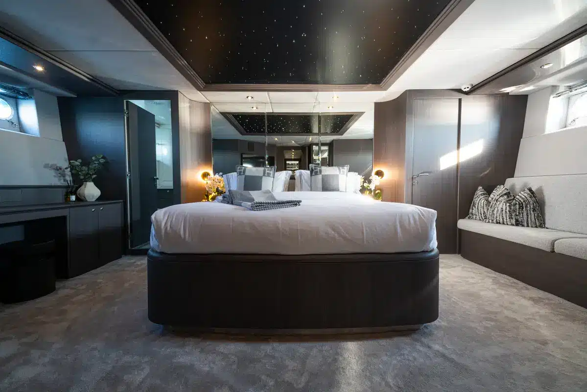Triple 7 superyacht bathroom