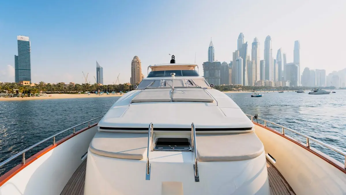 Azimut 100 superyacht rental Dubai photo 10