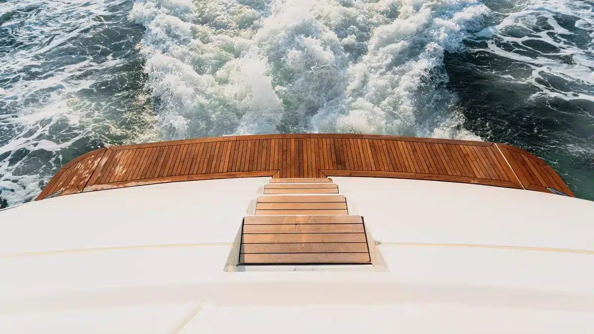 Azimut 100 superyacht rental Dubai photo 11
