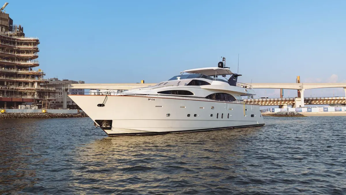 Azimut 100 superyacht rental Dubai photo 2