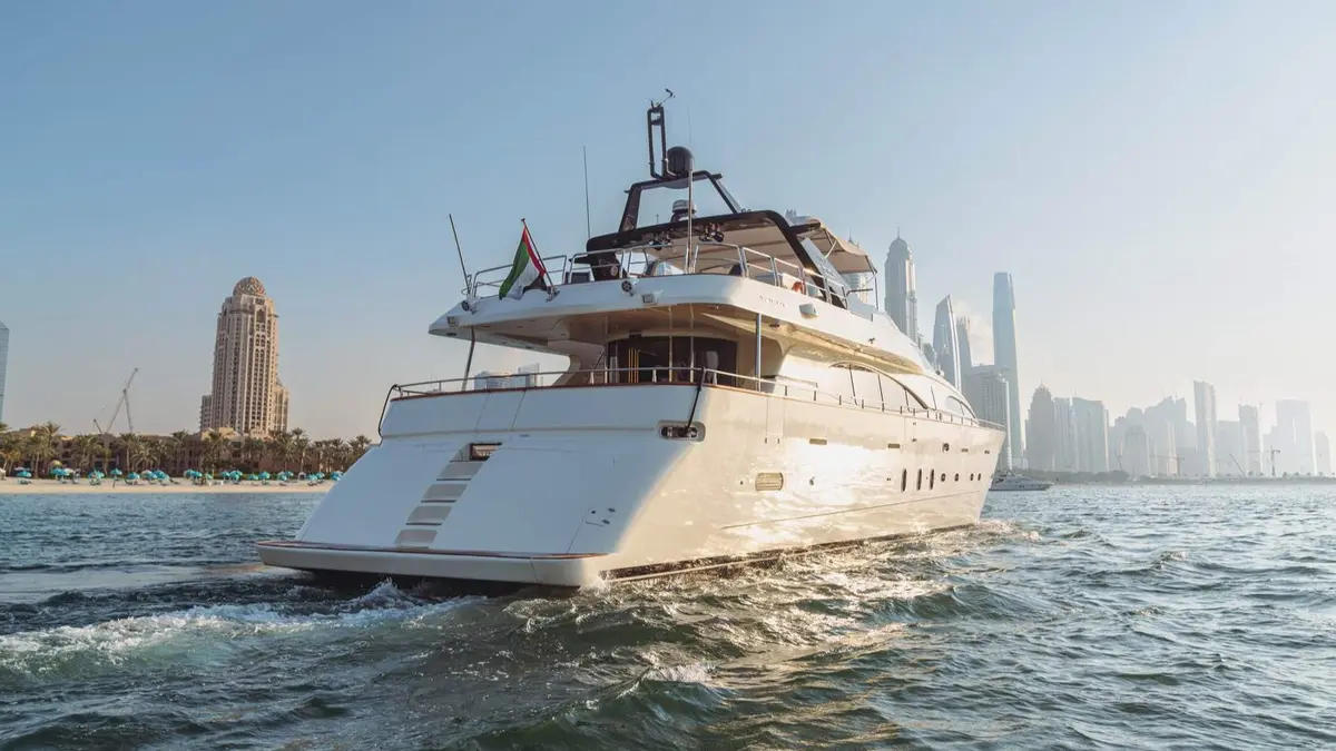 Azimut 100 superyacht rental Dubai photo 3