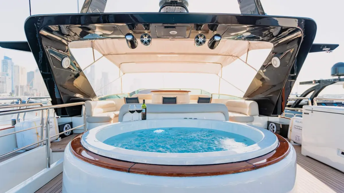 Azimut 100 superyacht rental Dubai photo 6
