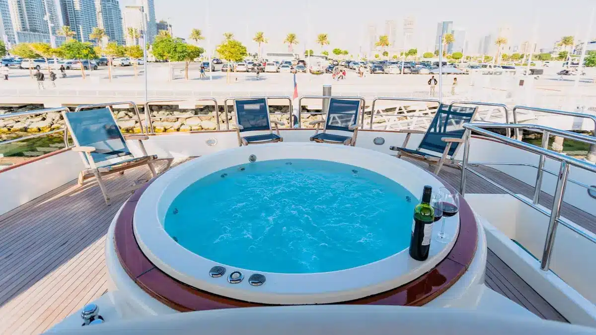 Azimut 100 superyacht rental Dubai photo 8