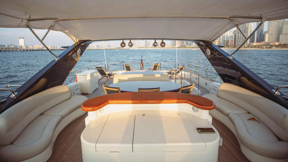 Azimut 100 superyacht rental Dubai photo 9