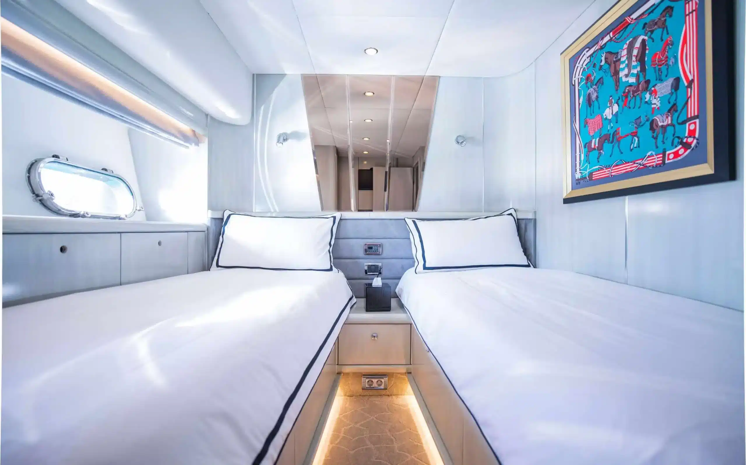 Black Predator 95 yacht rental Dubai photo 7